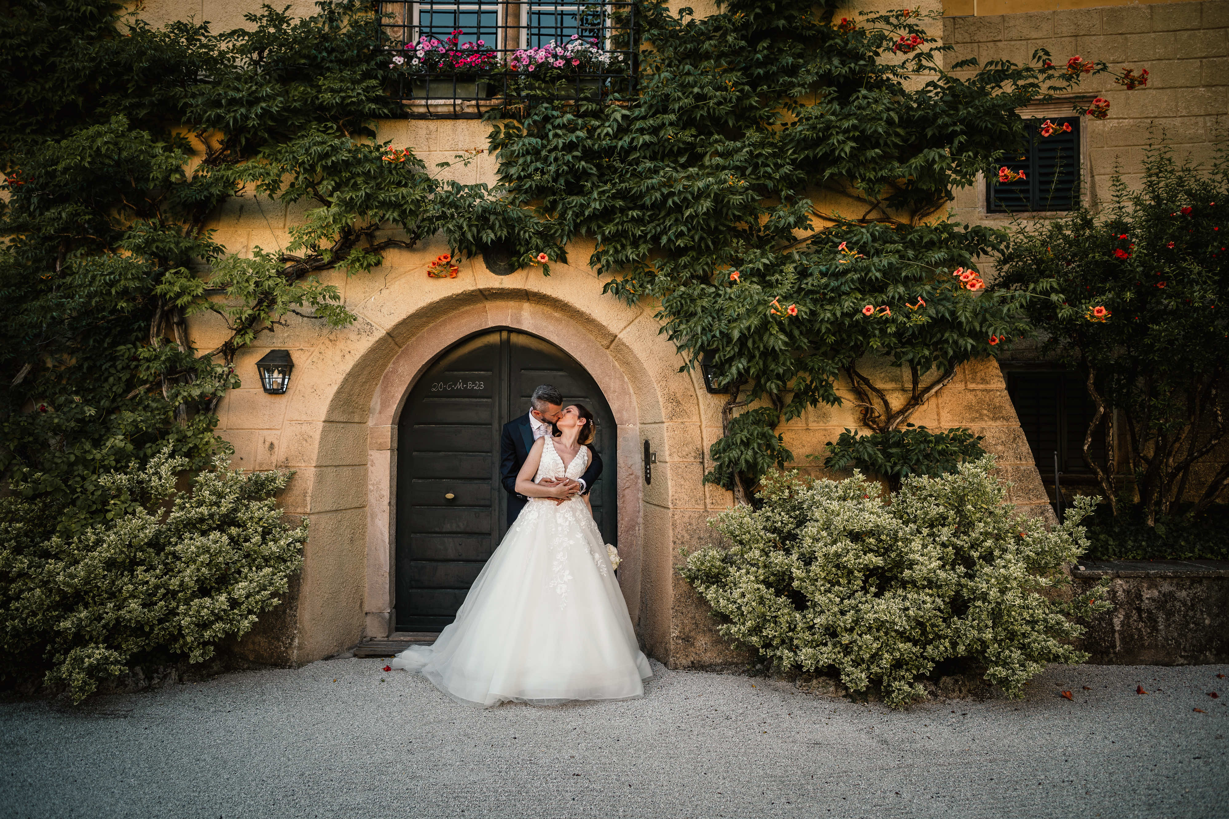 Brautkleid-Hochzeitskuss-thalerpatrick